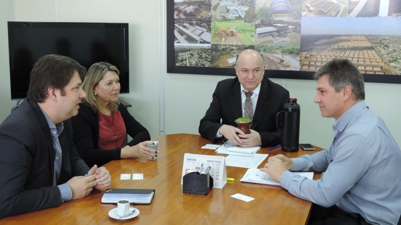 Secretário Rogério Salazar recebeu representantes de empresa que elabora Plano Estadual de Saneamento