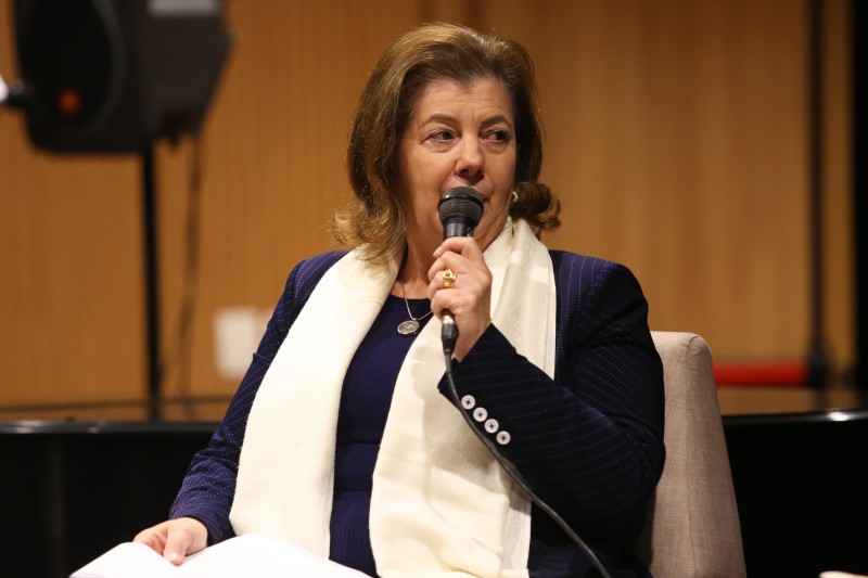 Para Maria Helena, tesouros guardados no fundo do armário podem amenizar frio de quem necessita
