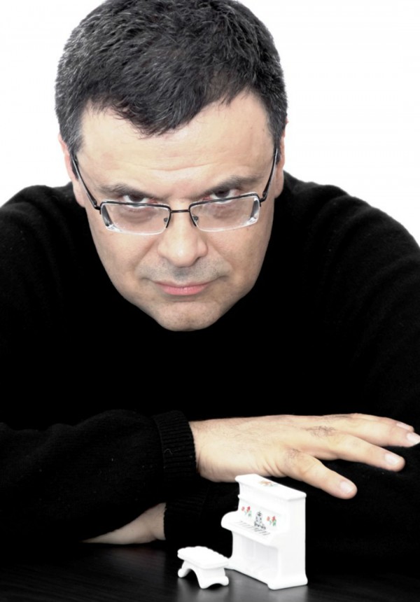 O pianista Max Uriarte é o solista convidado