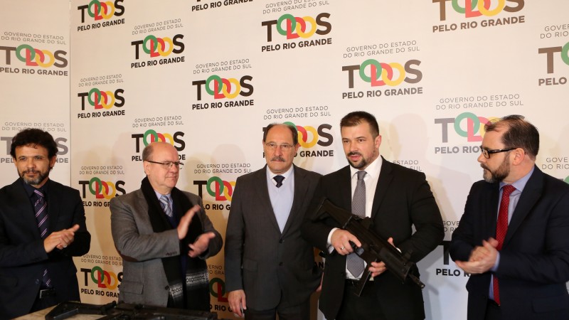 PORTO ALEGRE, RS, BRASIL 29.06.2018: A Polícia Civil (PC) recebeu, nesta sexta-feira (29), a doação de 220 pistolas, modelo Glock G22, calibre .40, adquiridas e repassadas ao Estado pelo Instituto Cultural Floresta. Também foram premiadas delegacias que s