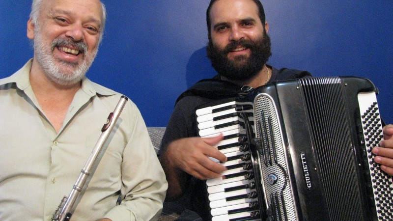Pedrinho Figueiredo e Samuca do Acordeon apresentam 'Sons do Ar' no Chapéu Acústico