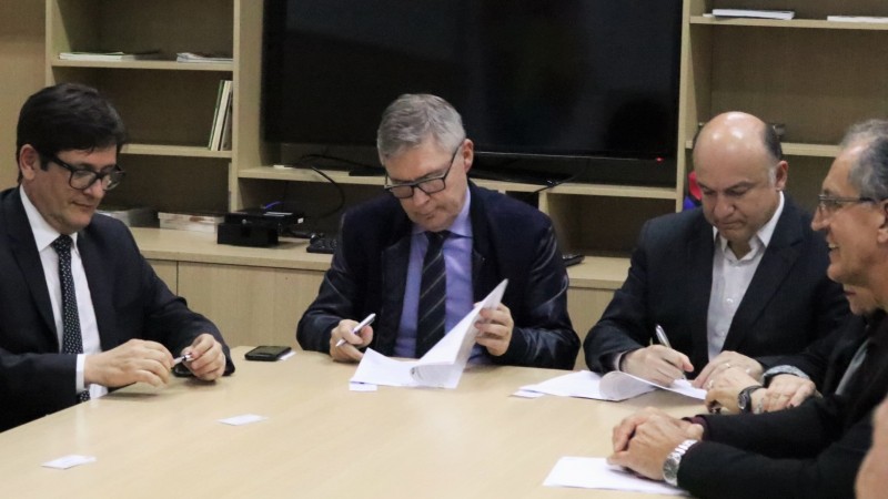 assinatura contrato instituto de educação