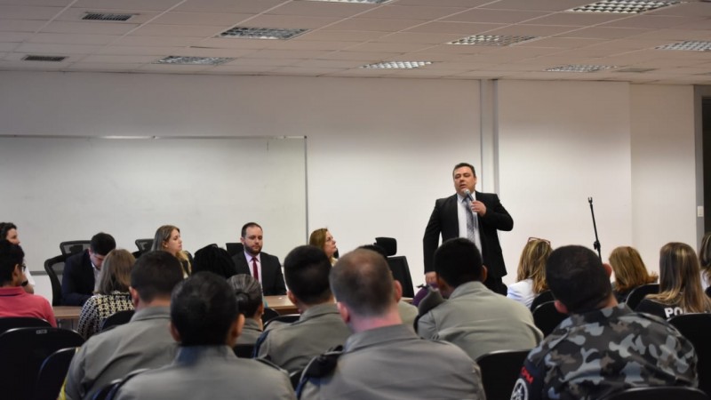 No encerramento do programa, 1.698 servidores foram formados, n&uacute;mero que representa um acr&eacute;scimo de 41% na meta