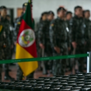 Solenidade de doações de armas pelo Instituto Cultural Floresta à Brigada Militar