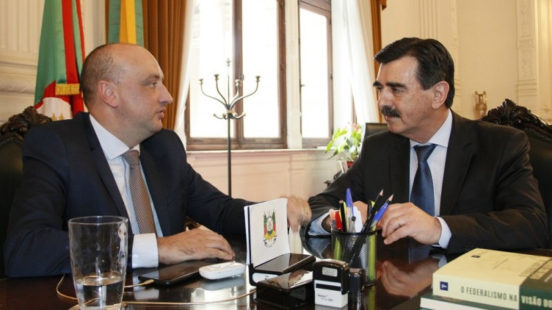 Atual chefe da Casa Civil, Cleber Benvegnú, se reuniu com o sucessor Otomar Vivian