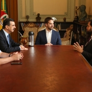 A reunião ocorreu no Palácio Piratini, onde serão realizados os demais encontros, de maneira individual