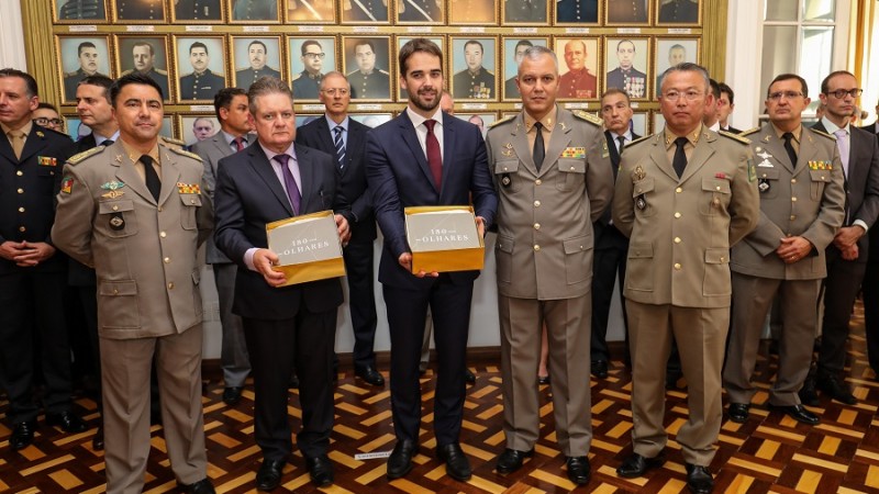 PORTO ALEGRE, RS, BRASIL, 16/01/2019 - O governador Eduardo Leite, participou, na tarde desta quarta-feira(16), da cerimonia de transmissão de cargos na Brigada Militar - passagem de comando do subcomandante-geral da Corporação, coronel Carlos Alberto Pr