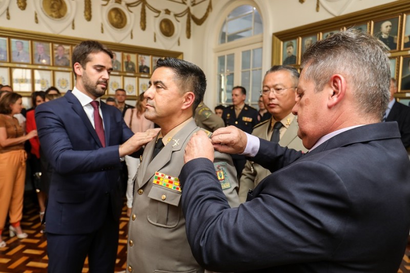 PORTO ALEGRE, RS, BRASIL, 16/01/2019 - O governador Eduardo Leite,  participou, na tarde desta quarta-feira(16), da cerimonia de transmissÃ£o de cargos na Brigada Militar - passagem de comando do subcomandante-geral da CorporaÃ§Ã£o, coronel Carlos Alberto Pr