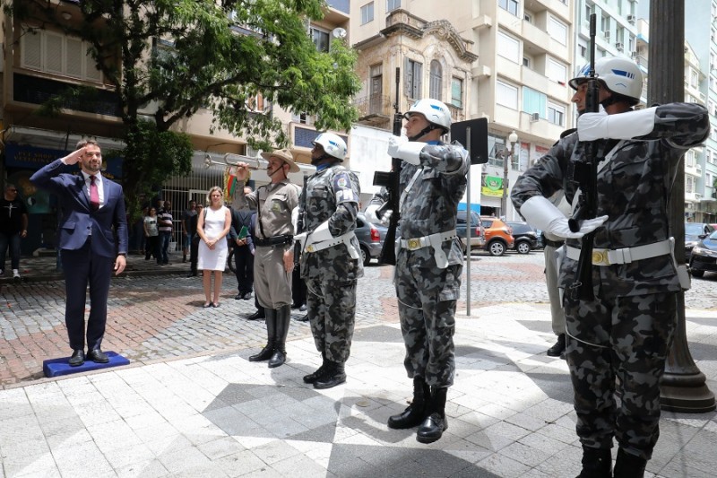 PORTO ALEGRE, RS, BRASIL, 16/01/2019 - O governador Eduardo Leite,  participou, na tarde desta quarta-feira(16), da cerimonia de transmissÃ£o de cargos na Brigada Militar - passagem de comando do subcomandante-geral da CorporaÃ§Ã£o, coronel Carlos Alberto Pr