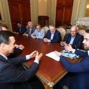 PORTO ALEGRE, RS, BRASIL, 28/01/2019 - O Governador Eduardo Leite acompanhado do chefe da Casa Civil, Otamar Vivian,  durante reunião com o presidente do Grêmio Foot-Ball Porto Alegrense, Sr. Romildo Bolzan e membros do Conselho de Administração do clube.
