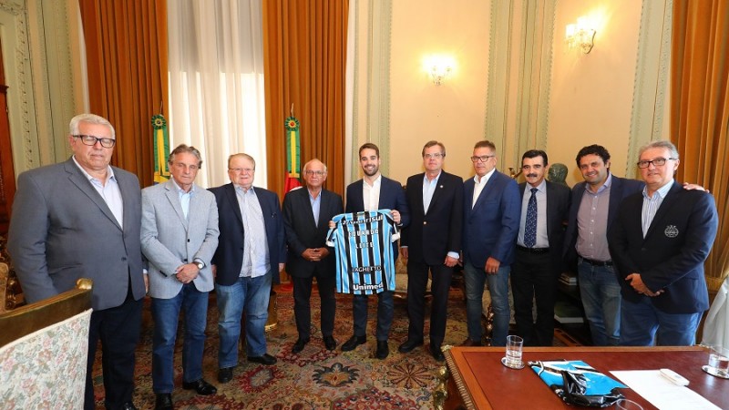 PORTO ALEGRE, RS, BRASIL, 28/01/2019 - O Governador Eduardo Leite acompanhado do chefe da Casa Civil, Otamar Vivian, durante reunião com o presidente do Grêmio Foot-Ball Portoalegrense, Sr. Romildo Bolzan e membros do Conselho de Administração do clube.