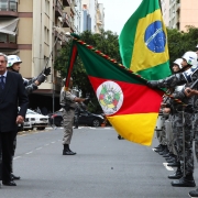 PORTO ALEGRE, RS, BRASIL, 12/02/2019 - Governador Eduardo Leite recebeu, na manhã desta terça-feira (12), a visita do embaixador do Chile, Fernando Schmidt. Fotos: Itamar Aguiar/Palácio Piratini