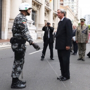 PORTO ALEGRE, RS, BRASIL, 12/02/2019 - Governador Eduardo Leite recebeu, na manhã desta terça-feira (12), a visita do embaixador do Chile, Fernando Schmidt. Fotos: Itamar Aguiar/Palácio Piratini