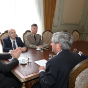 PORTO ALEGRE, RS, BRASIL, 12/02/2019 - Governador Eduardo Leite recebeu, na manhã desta terça-feira (12), a visita do embaixador do Chile, Fernando Schmidt. Fotos: Itamar Aguiar/Palácio Piratini