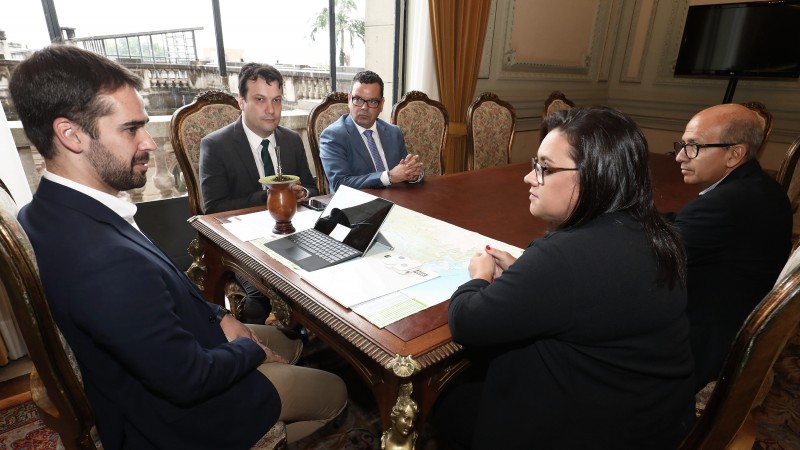 PORTO ALEGRE, RS, BRASIL, 25/02/2019 - O governador Eduardo Leite se reuniu, na manhã dessa segunda-feira (25), com com o secretário de Meio Ambiente e Infraestrutura, Artur Lemos, e a nova presidente da Fepam, Marjorie Kauffmann. Fotos: Itamar Aguiar/Pal