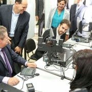 PORTO ALEGRE, RS, BRASIL, 28/02/2019 - Governador Eduardo Leite participa do lançamento da nova carteira de idenditade na sede do Departamento de Identificação do IGP-RS - Fotos Gustavo Mansur/ Palácio Piratini