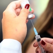 Grávidas podem ser vacinadas em qualquer período da gestação