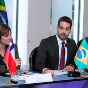 "Temos oportunidades de investimento em estradas, portos e hidrovias e no setor energético", disse Leite