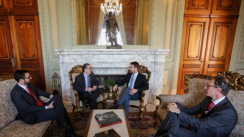 PORTO ALEGRE, RS, BRASIL, 07/06/2019 - O Governador Eduardo Leite recebeu, na tarde desta sexta-feira (07/6), em seu gabinete no Palácio Piratini Bernard Appy, Sérgio Gobetti e o secretário da Fazenda, Marco Aurelio Cardoso. Foto: Felipe Dalla Valle/Palác