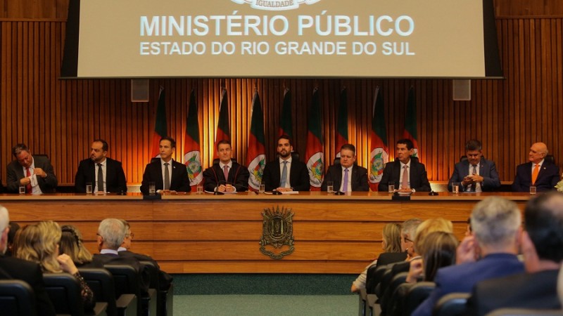 PORTO ALEGRE, RS, BRASIL, 07/06/2019 -O governador Eduardo Leite participou, na tarde desta sexta-feira (6/7), da recondu&ccedil;&atilde;o do atual procurador-geral de Justi&ccedil;a, Fabiano Dallazen, ao cargo no Minist&eacute;rio P&uacute;blico, para o bi&ecirc;nio 2019/2021. Fotos: Felipe Dal