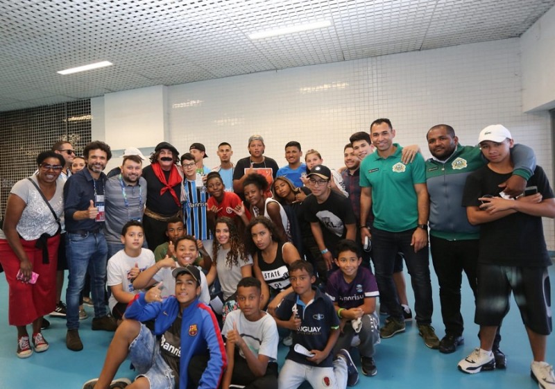 Jogador De Futebol Da High School Em Ação Durante Um Jogo No Sul