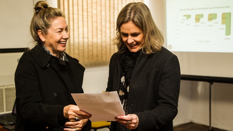 13.08.2019 - Prefeita Paula Mascarenhas em reunião com a secretária estadual do Trabalho e Assistência Social, Regina Becker, para apresentação do programa Tô Ligado! - Foto: Gustavo Vara