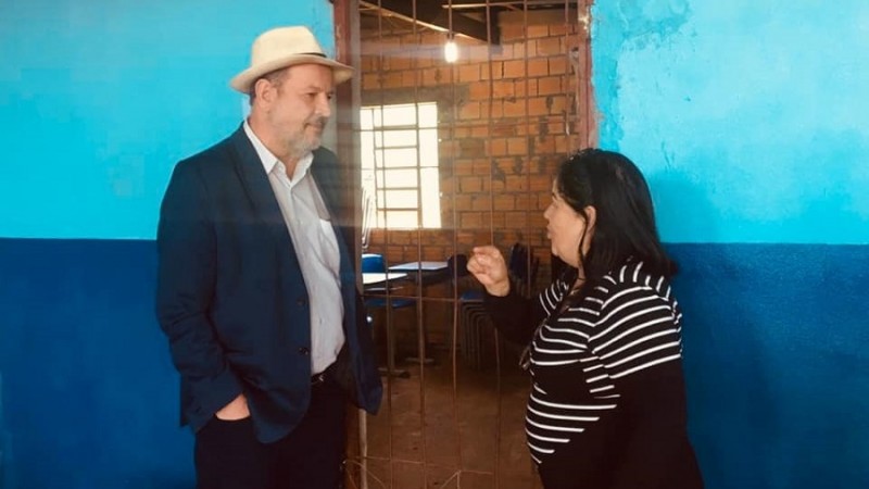 Secret&Atilde;&iexcl;rio Jos&Atilde;&copy; St&Atilde;&copy;dile foi recebido pela vice diretora Rosane Fortes dos Santos