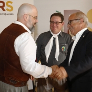 7 1 2020 Mu?sico Ce?sar Oliveira e? o primeiro homenageado de 2020 como Adido Cultural gau?cho 12
