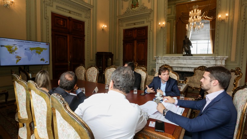 PORTO ALEGRE, RS, BRASIL, 10/01/2020 - O governador Eduardo Leite recebeu, na tarde desta sexta-feira (10/1), a diretoria da empresa Seara Alimentos para uma reunião sobre investimentos na produção de aves e suínos no Estado. Fotos: Felipe Dalla Valle/ Pa