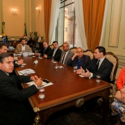 Medidas foram apresentadas aos chefes de Poderes durante reunião conduzida pelo governador Leite com a presença de secretários