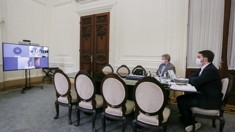 PORTO ALEGRE, RS, BRASIL, 17/06/2020 - O governador Eduardo Leite participou, por videoconferência, na tarde desta quarta-feira (17/6), de reunião com o secretário-executivo do Ministério de Ciência, Tecnologia e
Inovações, Júlio Semeghini. Também esteve