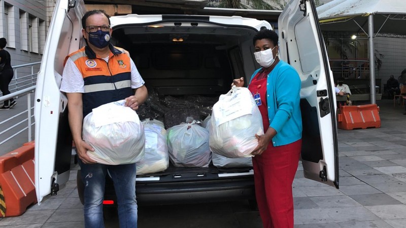 Entrega doações Santa Casa