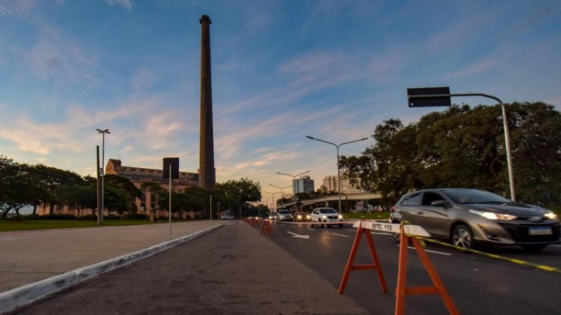 Porto Alegre, RS - 04/07/2020: Prefeitura atualiza ações de distanciamento social durante a pandemia do Covid-19. O parque Moacyr Scliar na Orla do Guaíba está fechado com o objetivo de conter a circulação de pessoas. Foto: Maria Ana Krack/PMPA
