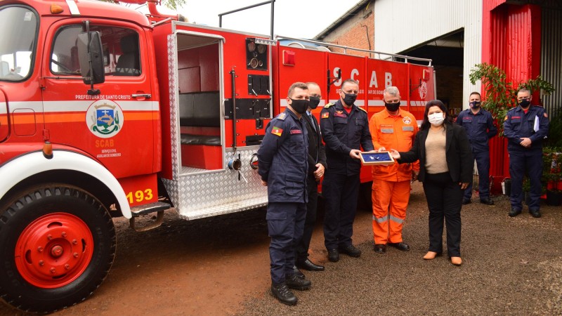 caminhão para Bombeiros Voluntários de Santo Cristo