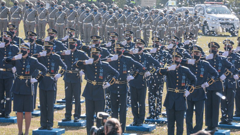 PORTO ALEGRE, RS, BRASIL, 9.7.2021. Governador Eduardo Leite, durante Entrega do Espadim Tiradentes para os alunos oficiais do Curso Superior de Polícia Militar da Brigada Militar, na manhã desta sexta-feira (9/7). Fotos: Itamar Aguiar/ Palácio Piratini