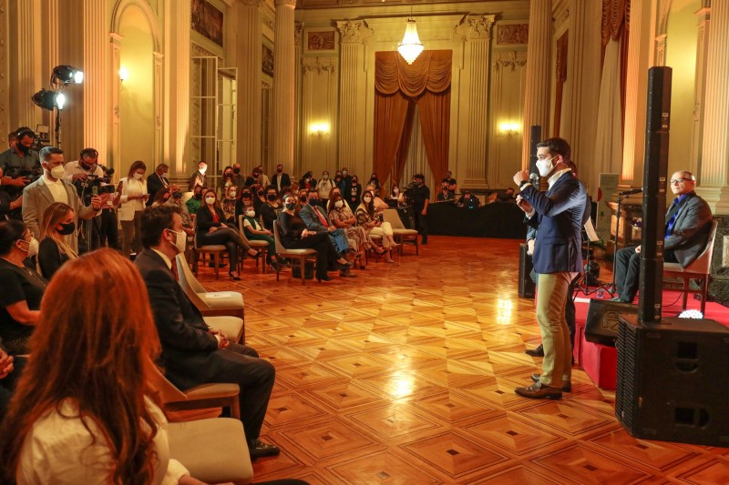 PORTO ALEGRE, RS, BRASIL, 1.9.2018. Governador Eduardo Leite, participa do Sarau 100 anos do Palácio Piratini, na noite desta quarta-feira (1/9). Foto: Itamar Aguiar/ Palácio Piratini