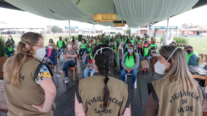 PORTO ALEGRE, RS, BRASIL, 3.9.2021. Secretárias da Saúde, Arita Bergmann, e da Agricultura, Silvana Covatti, participaram do treinamento presencial dos monitores que irão atuar no cumprimento dos protocolos de saúde na feira.Foto: Itamar Aguiar/ Palácio Piratini