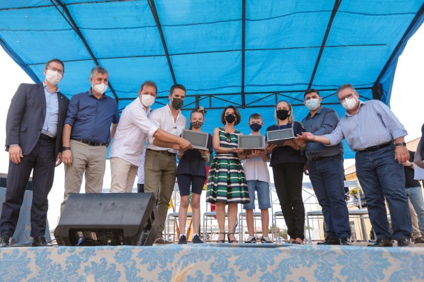 Foram entregues 30 chromebooks para uso dos alunos do Instituto Ernesto Alves, no município