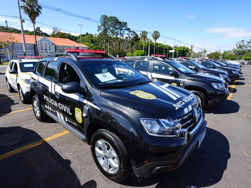 IGP de Caxias recebe três novas viaturas do Governo do Estado