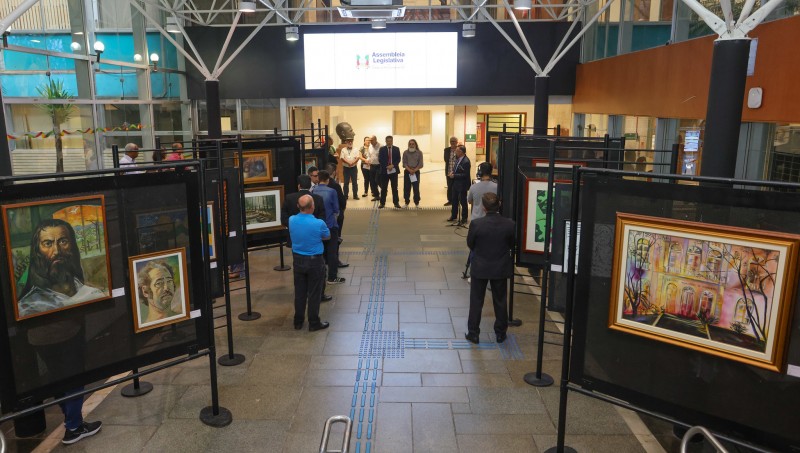 Exposição de artistas da região central do Estado segue até do dia 16 de dezembro na Assembleia, na capital -Foto: Itamar Aguiar / Palácio Piratini