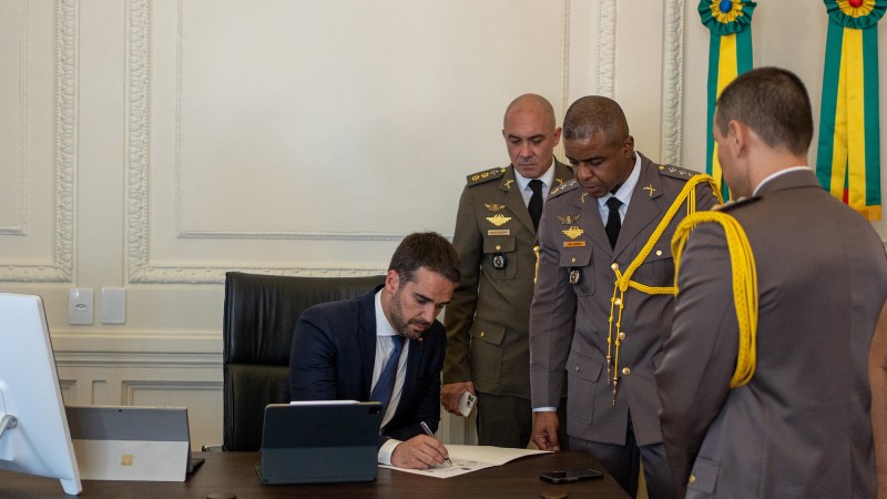 Leite assina primeiras medidas JPG