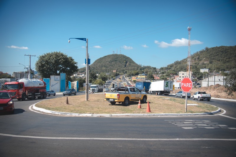 As rótulas organizam o fluxo de veículos em uma área diariamente congestionada -Foto: Rodrigo Ziebell/Ascom GVG