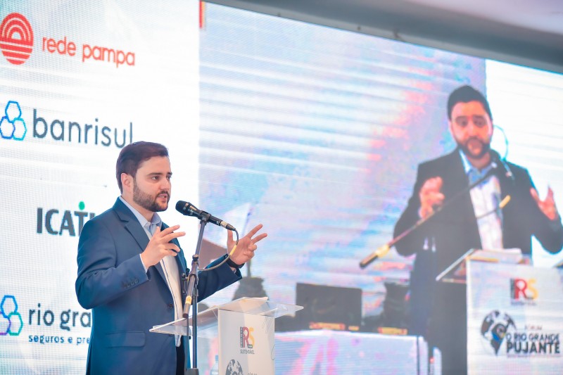 Gabriel Souza reforçou a importância da capacidade financeira do Estado para proporcionar investimentos, em especial na Educação -Foto: Rodrigo Ziebell / GVG