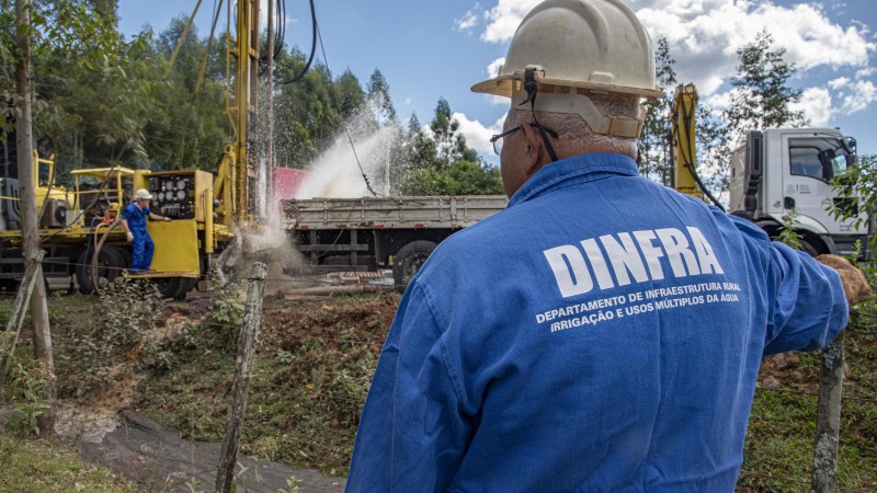 Po&ccedil;o artesiano em Marat&aacute;   Seapi