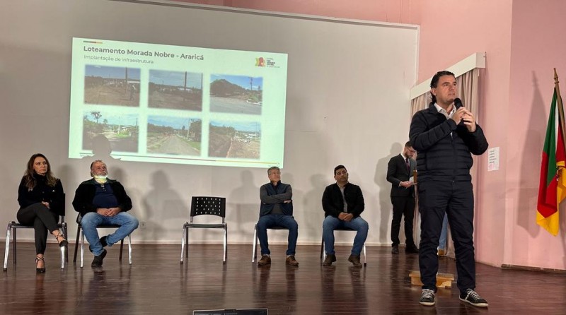 Secretário Fabrício Peruchin destacou inclusão urbana e justiça social possibilitados pela regularização -Foto: Árima Stock/Ascom Sehab