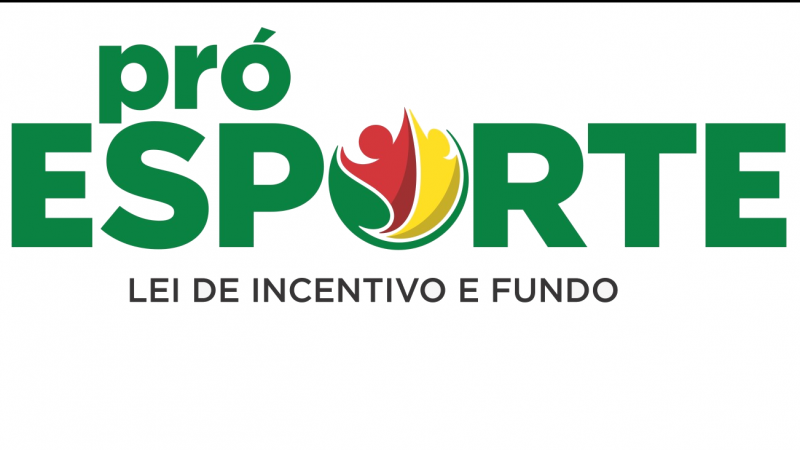 Logo Pró-esporte, escrita em letras verdes. No "O" de esporte, há um ícone vermelho e um amarelo representando pessoas. Abaixo, em preto, lê-se Lei de Incentivo e Fundo