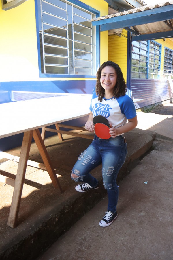 Taiele de Azevedo escola Caraa?