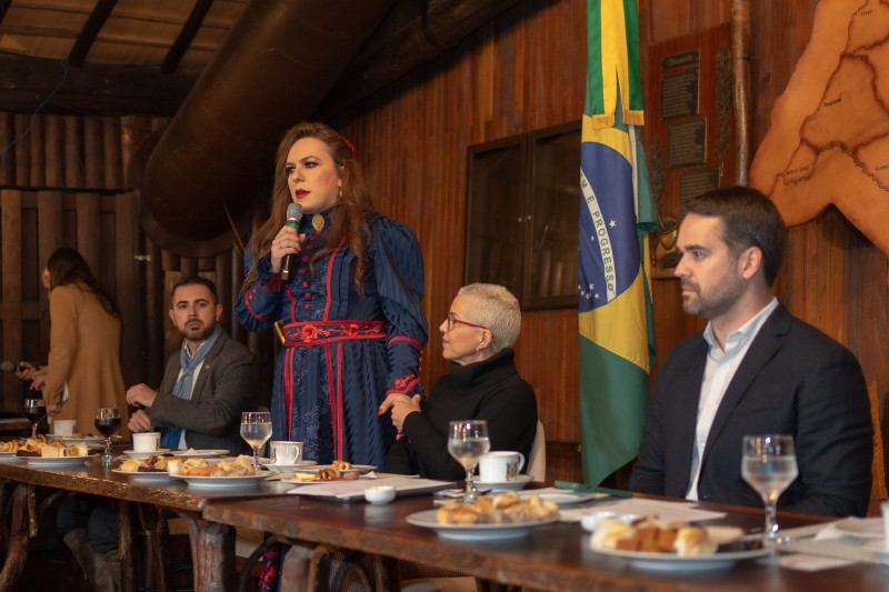 Gabriella Meindrad ressaltou a importância dessas comemorações para a história e para a identidade gaúcha -Foto: Maurício Tonetto/Secom