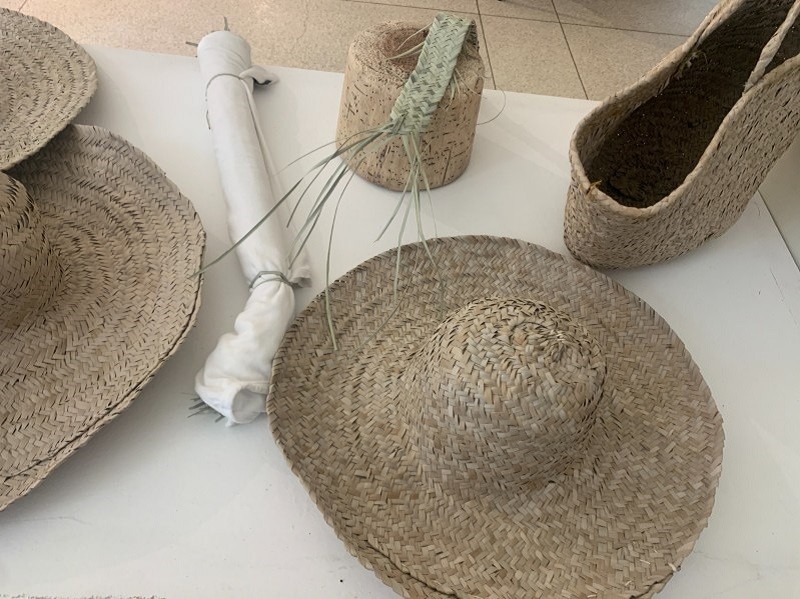 A partir da palha de butiá, são confeccionados chapéus, bolsas e tapetes -Foto: Solange Brum/Ascom Sedac