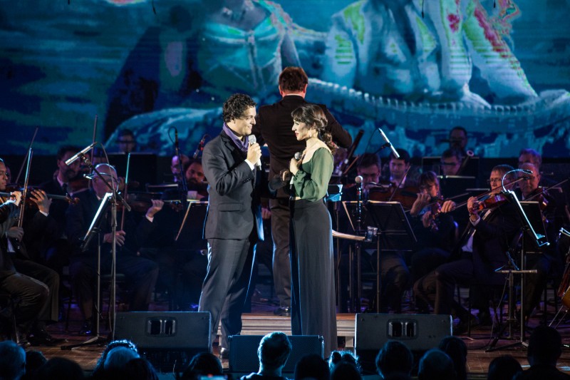Juliano Quites e Mariel Motta cantaram alguns dos temas apresentados pela orquestra -Foto: Vitória Proença/Divulgação Ospa